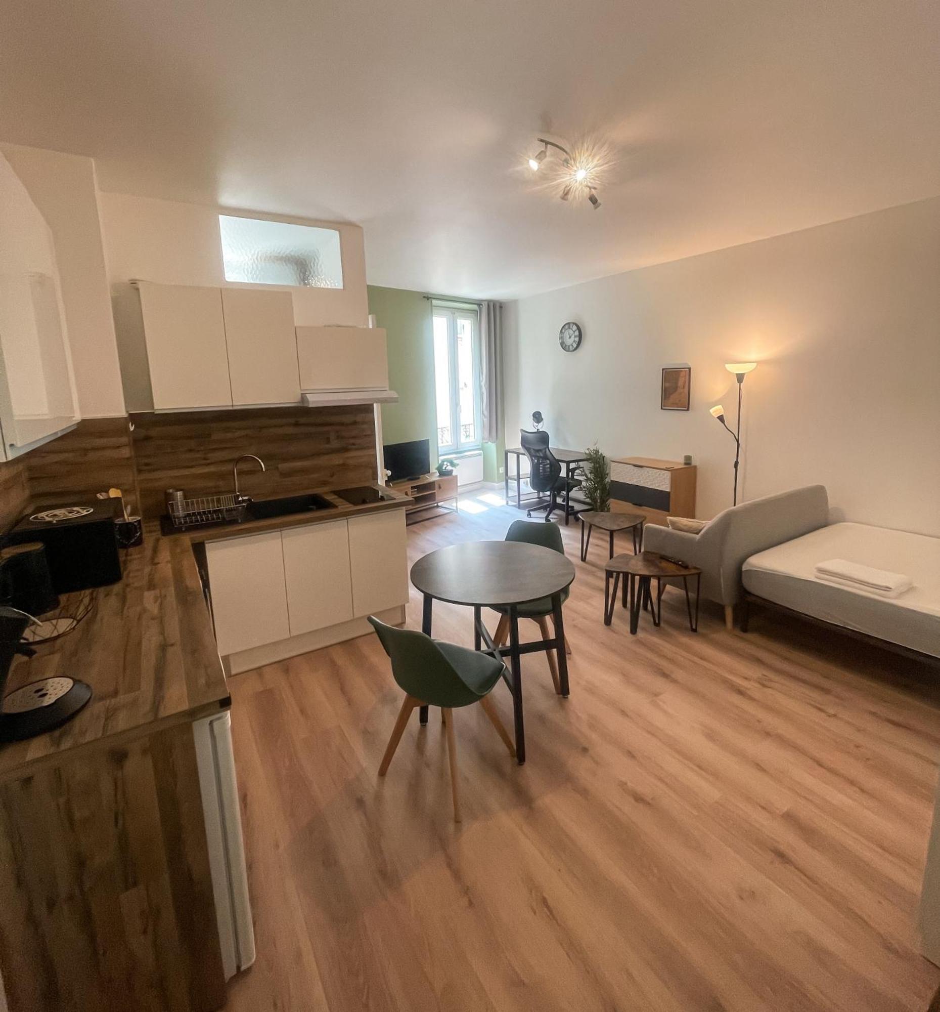 Escapade Ardechoise - Parking Gratuit - Chateau A 2 Pas Aubenas Esterno foto